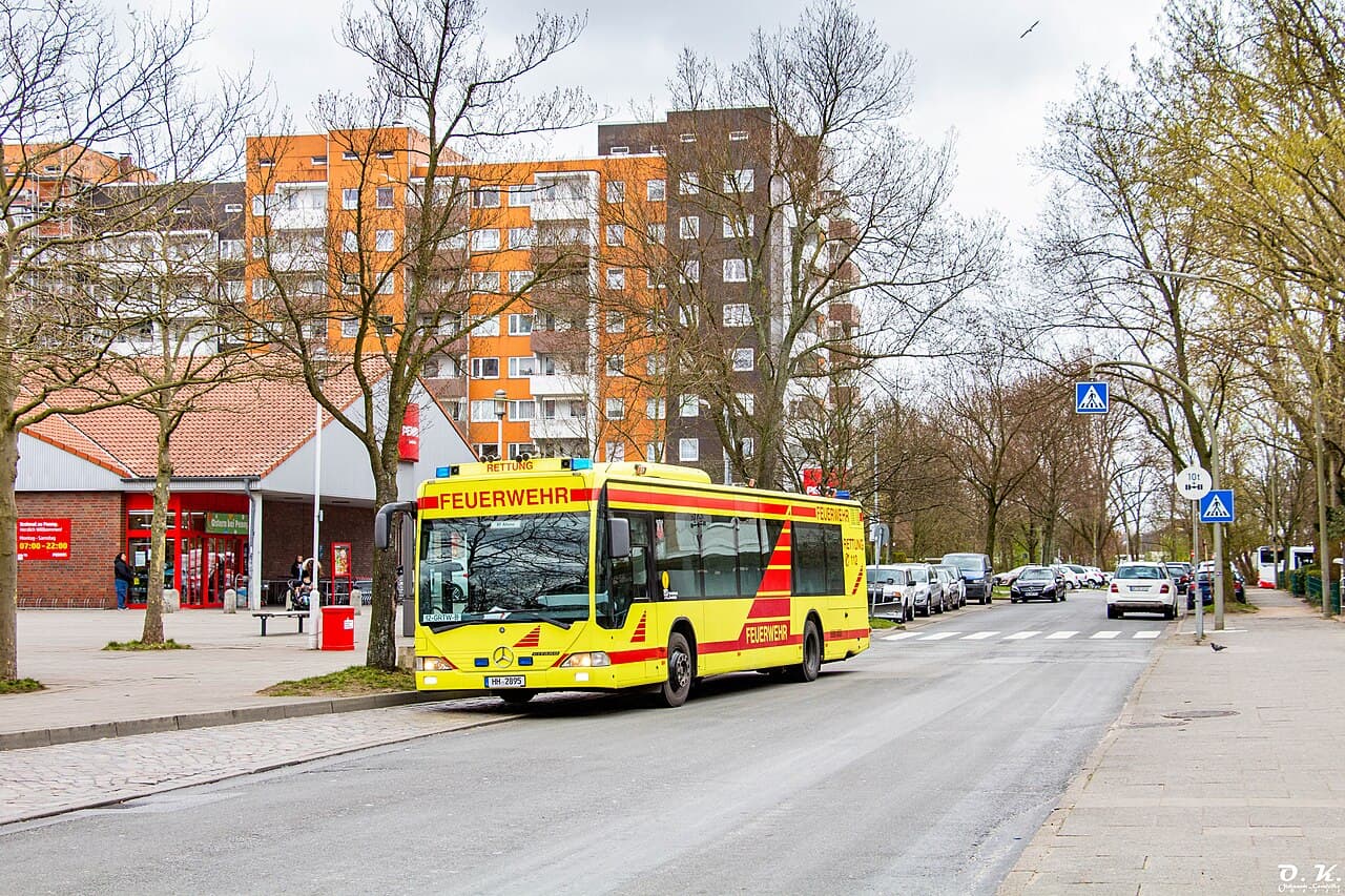 Großeinsatz in Hamburg-Bramfeld: Feuerwehr stoppt Tiefgaragenbrand
