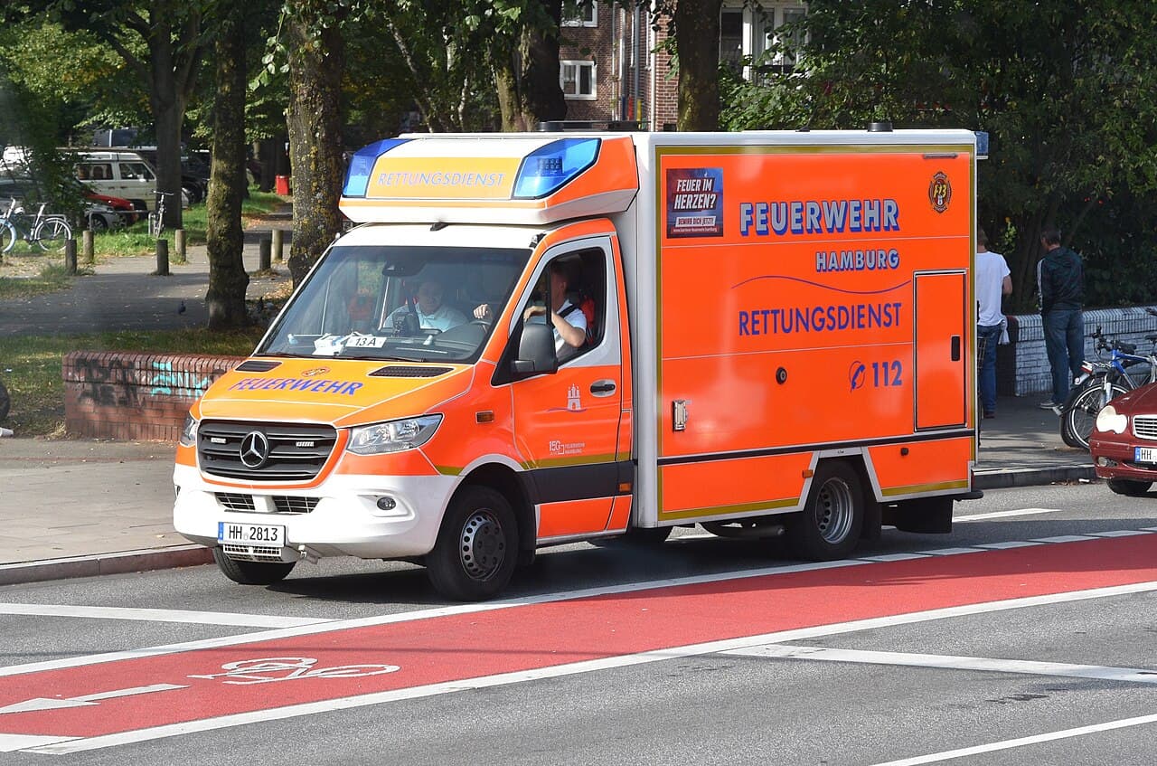 Großeinsatz in St. Georg: Dramatische Menschenrettung bei nächtlichem Hotelbrand